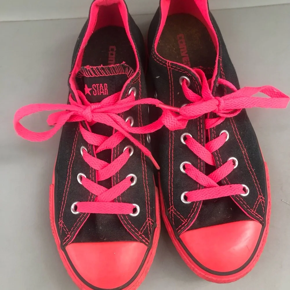 Converse Chuck Taylor All-Stars Low Top Black Bright Pink Accents Kids 3